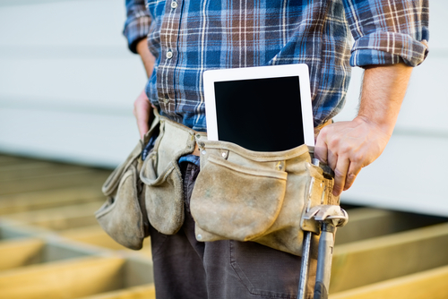 Construction-Worker-Tablet